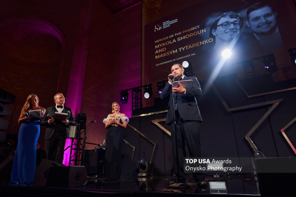 TOP 100 USA Entrepreneurs with Ukrainian origins award ceremony on stage